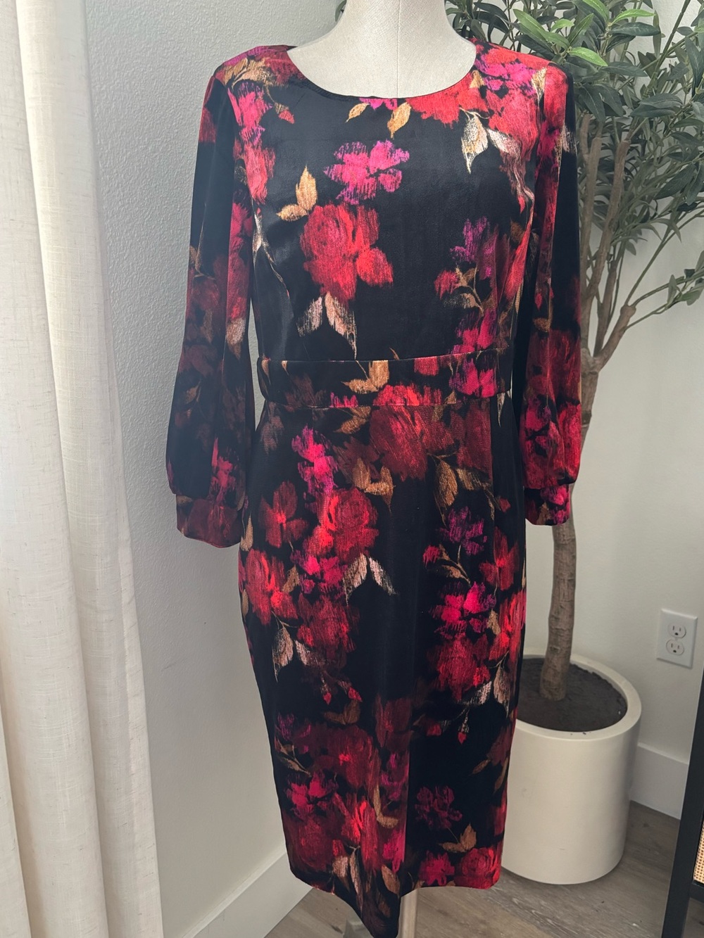 Glamour Black Long Sleeve Floral Sheath Dress with Red & Pink Blooms